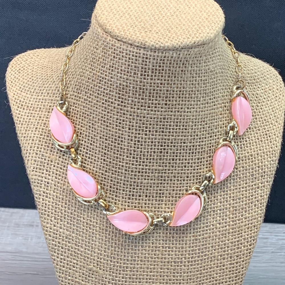 Vintage Pink Thermoset Moonglow Leaf Choker Necklace Gold Tone 16 Inch 5467